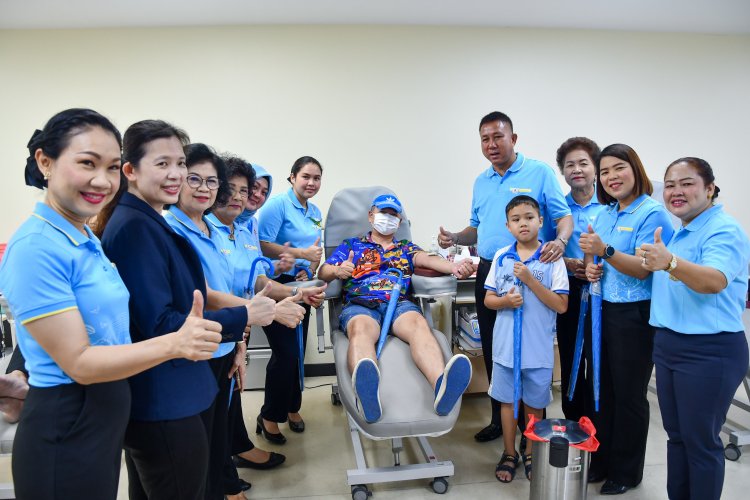 ชาวชลบุรีพร้อมใจกันร่วมบริจาคโลหิต ถวายเป็นพระราชกุศล