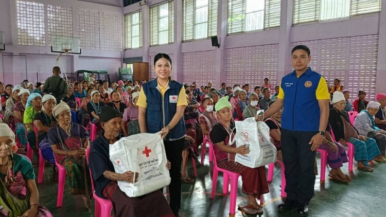 อำเภอยิ้มเคลื่อนที่ บำบัดทุกข์ บำรุงสุข สร้างรอยยิ้มให้ประชาขนชาวท่าสองยาง