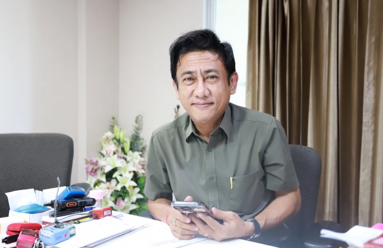 นายกฯคลองหลวงชี้แจงทุกปมสงสัย หลังกลุ่มชาวบ้านชูป้าย-ยื่นหนังสือผู้ว่าฯปทุมจี้ให้ลาออก