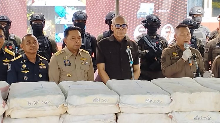 “ชาดา”ลงพื้นที่อุทัยธานีแถลงข่าวทลายแก๊งค้ายาเสพติดมูลค่าพันล้านบาท