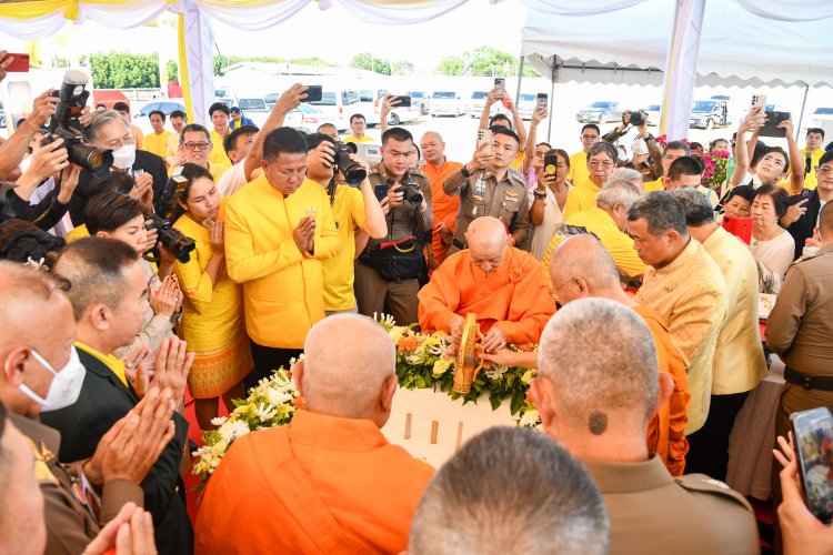 เจ้าประคุณสมเด็จมหาวีรวงศ์ ปลัด มท.ร่วมวางศิลาฤกษ์ก่อสร้าง วัดมังกรธรรมนาวาราชาธิคุณ (วัดเล่งเน่ยยี่ 4) ชลบุรี