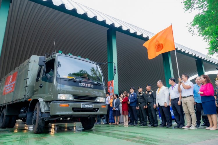 กองทัพภาค2 -มทร. อีสาน ปล่อยขบวนรถขนธารน้ำใจช่วยผู้ประสบภัยอีสาน