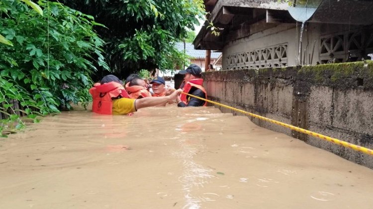 ฝนตกหนักน้ำป่าไหลหลากท่วม 9 อำเภอลำปาง เสียชีวิต 2 ศพ เดือดร้อนหนักกว่า 1 พันครัวเรือน