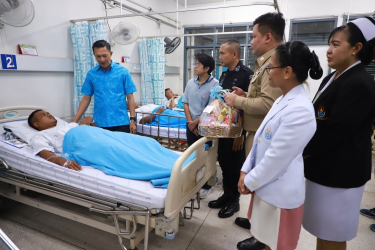 ผู้ว่าฯ นราธิวาส รุดเยี่ยมให้กำลังใจทพ. 8 นายบาดเจ็บเหตุคนร้ายบึ้มระแงะ
