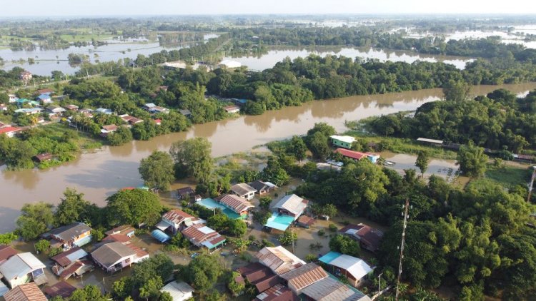 พิจิตรแม่น้ำยมเอ่อล้นตลิ่งท่วมแล้ว4,393 หลังคาเรือนเหตุบางระกำโมเดลรับน้ำไว้ไม่ไหว