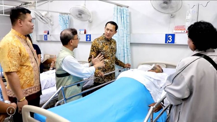 ผู้ว่าฯ นราธิวาส มอบกระเช้าเยี่ยมให้กำลังใจผู้บาดเจ็บจากเหตุบึ้มสุไหปาดี