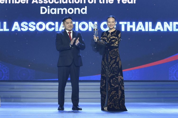ครั้งแรกในรอบ 30 ปี! มาดามแป้ง รับรางวัล สมาคมกีฬาฟุตบอล ยอดเยี่ยมแห่งปี AFC Annual Awards ที่เกาหลีใต้