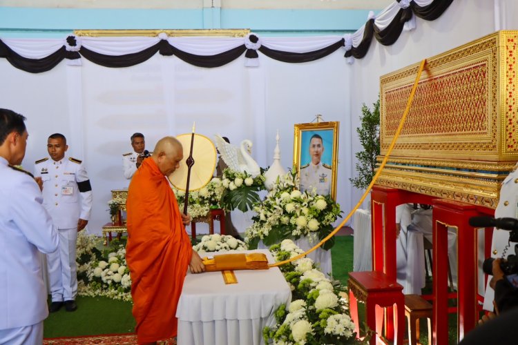 รอง ผอ.กอ.รมน.ภาค 4 ส่วนหน้า พร้อมแม่ทัพภาคที่ 4 ร่วมพิธีพระราชทานเพลิงศพวีรชนผู้กล้า