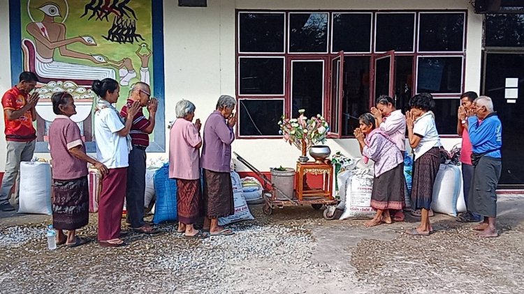 ชาวอุทัยธานีทำบุญกุ้มข้าวใหญ่ชาวอีสาน ตามประเพณีบูชาพระแม่โพสพ