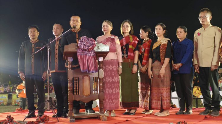 อร้าอร่ามงามตา "สักการะพระใหญ่ ไหว้ศาลหลักเมือง รุ่งเรืองศิลาลาด 28 ปี"