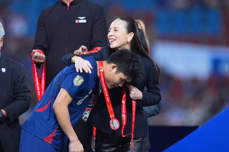 "มาดามแป้ง" เสียดาย "ช้างศึก" ชวดแชมป์ ปลื้มใจคอบอลเต็มสนามเฉียด 4.7หมื่นคน
