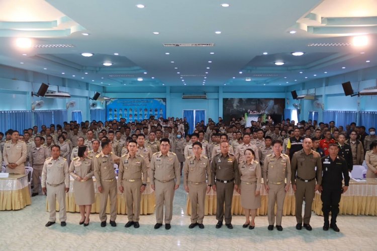 พ่อเมืองตาก  เน้นย้ำ การแก้ไขปัญหาความยากจน ยาเสพติด การปรับโครงสร้างหนี้