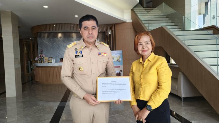 ชาวบ้านบุกยื่นหนังสือผู้ว่าฯศรีสะเกษค้านคนมีมลทินมีชื่อเสนอรับรางวัล“คนดีศรีสะเกษ”