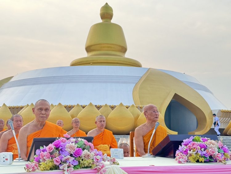 พระธรรมยาตรา 1,141 รูป เจริญสมาธิภาวนาถวายในหลวง ณ อนุสรณ์สถานบางปลา