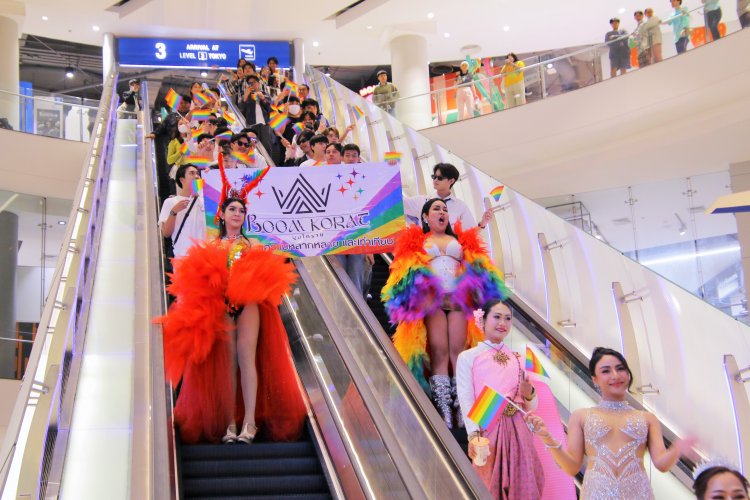 ยิ่งใหญ่ “แพรี่ ไพรวัลย์”นำเดินขบวนพาเหรดลอยฟ้าสุดอลังการ “Korat Love Wins”