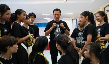 ผู้ว่าฯ นราธิวาส เยี่ยมให้กำลังใจทีมเยาวชนโรงเรียนสุไหงโก-ลก เข้าร่วมแข่งขัน TO BE NUMBER ONE
