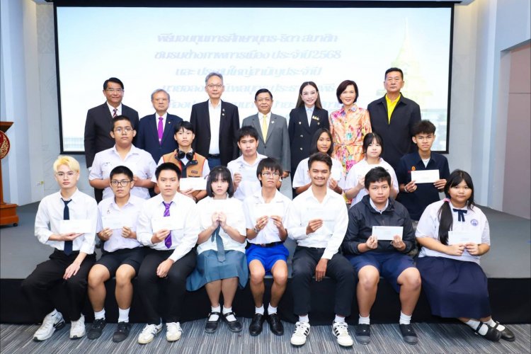 "อลงกรณ์ พลบุตร" ประธานพิธีมอบทุนการศึกษาแก่บุตร–ธิดา สมาชิกชมรมช่างภาพการเมือง ครั้งที่ 15