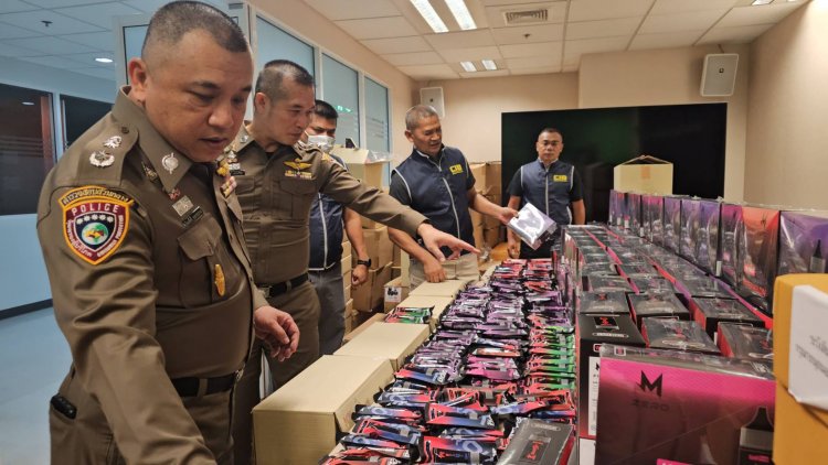ทลายโกดังบุหรี่ไฟฟ้าลอตใหญ่ยึดของกลางกว่า 2,000 ชิ้น