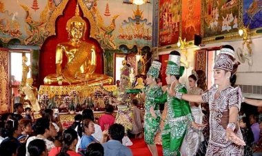 พิจิตรชูสายมูพาเที่ยวงานวัดมหกรรมรวมพลคนโชคดีจ้างลิเกรำทำการแสดงแก้บน