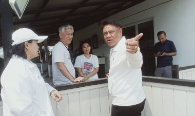 ชาวบ้านดีใจ!โผเข้ากอด "รองเบิ้ม" แคนดิเดตนายกเทศมนตรีนครแม่สอด
