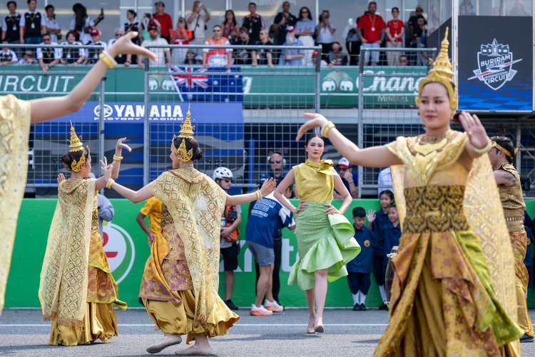 ผ้าไหมไทย" สู่สายตาชาวโลก บนรันเวย์สนาม โมโตจีพี 2025