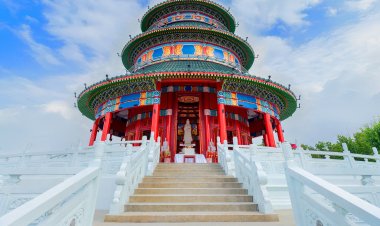 วันสงกรานต์ ร่วมสรงน้ำพระโพธิสัตว์กวนอิม สิริมงคลต่อครอบครัว