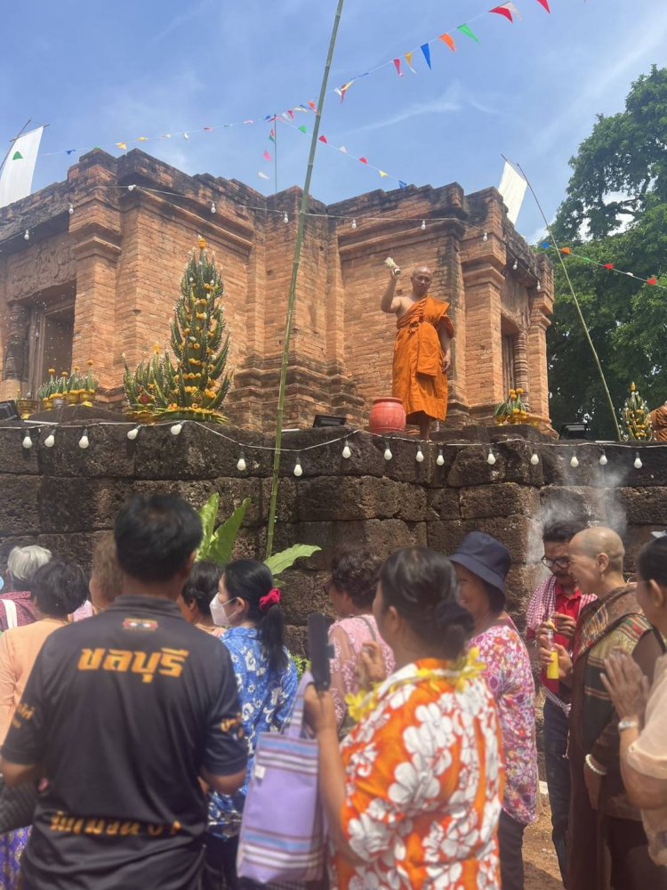 อำเภอบ้านเขว้าสืบสานประเพณี สรงกู๋แดง โบราณสถานสำคัญ