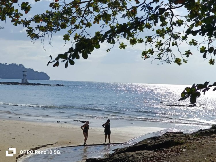 เที่ยวอันซีนพังงา แวะชมหาดทรายดำ พระอาทิตย์อัสดงตรงที่ “หาดนางทอง”