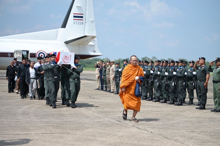 กองเกียรติยศ ตชด.24 รับศพ ตชด.ผู้กล้าเหยื่อระเบิดยะลาอย่างสมเกียรติ