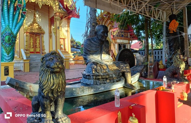 แวะกราบหลวงปู่ทวด ห้อยขา “พ่อท่านแดง” วัดศรีมหาโพธิ์ เกจิดังแดนใต้