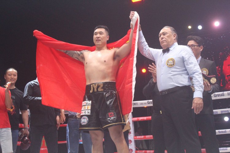 "ยี่เจี้ยง" ใช้เวลาสองนาทีรถล่ม "อาชิช" คาเวทียก1 คว้าเข็มขัด WBA Asia