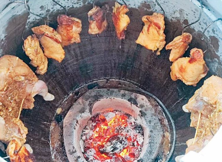 "ข้าวมันไก่อบโอ่ง" สูตรเบตง 100 ปี หนังกรอบ เนื้อนุ่มแน่น อร่อยโดนใจ