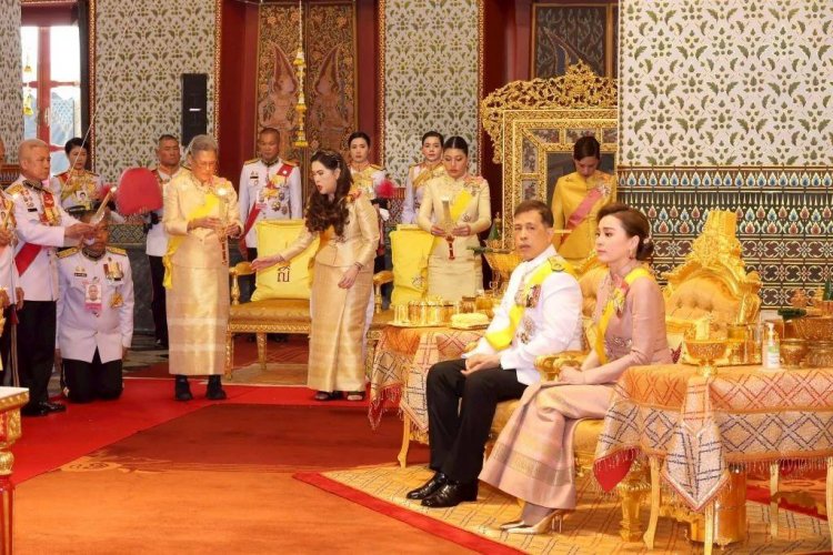 “ในหลวง-พระราชินี” เสด็จฯ บำเพ็ญพระราชกุศลเนื่องในวันฉัตรมงคล พุทธศักราช 2568