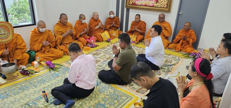 คณะผู้บริหารบ.รักษาความปลอดภัยศูนย์ไอ.พี-บ.สกายกรีน ทำบุญเลี้ยงพระเปิดออฟฟิศใหม่ถนนนวมินทร์
