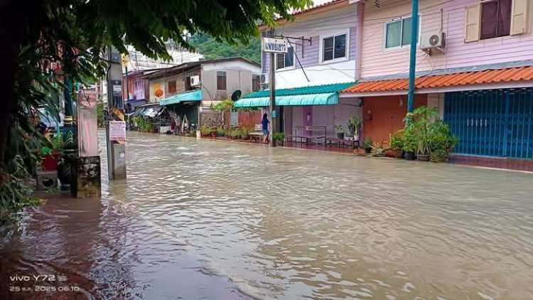ฝนถล่มอุทัยธานีน้ำท่วม 8 อำเภอ นายกเทศมนตรีเร่งช่วยเหลือเหยื่ออุทกภัย