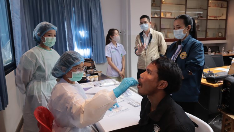 โรงพยาบาลน่าน จับมือ 9 ภาคี ขึ้นสถานะ “โหนด DNA” แห่งแรกของ สปสช.เขต 1 เดินหน้าช่วยเหลือคนไทยไร้สิทธิ ขณะที่ ศูนย์ฯประชาคมน่าน เผยตัวเลข 8 อำเภอ พบปัญหาไร้บัตร – ไร้สิทธิ อำเภอบ่อเกลือมากที่สุด รองลงมาคือตำบลสะเนียน อำเภอเมืองน่าน