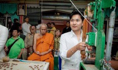 "โน้ต-ชิสนุ" จับมือ "เล็ง แสตมป์" ร่วมพิธีพุทธาภิเษก "คุณแม่บุญเรือน" วัดอาวุธฯ