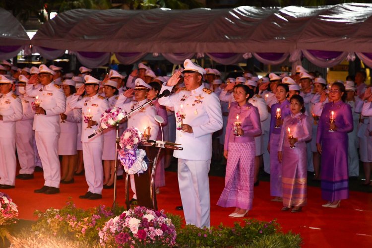 ผู้ว่าฯชลบุรีนำพสกนิกรถวายเครื่องราชสักการะและจุดเทียนถวายพระพรชัยมงคล