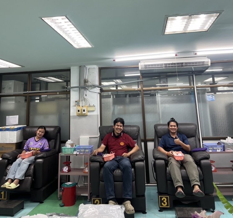 "พ่อเลี้ยงหล้า" นักธุรกิจสายบุญ นำพนักงานแม่สอดฟรีโซนบริจาคโลหิต ณ โรงพยาบาลแม่สอด