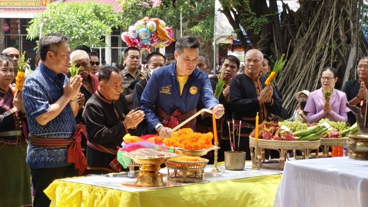 ยิ่งใหญ่ "ประเพณีบุญบั้งไฟ"ตำบลตาโกน บูชาขอพรพญาแถน