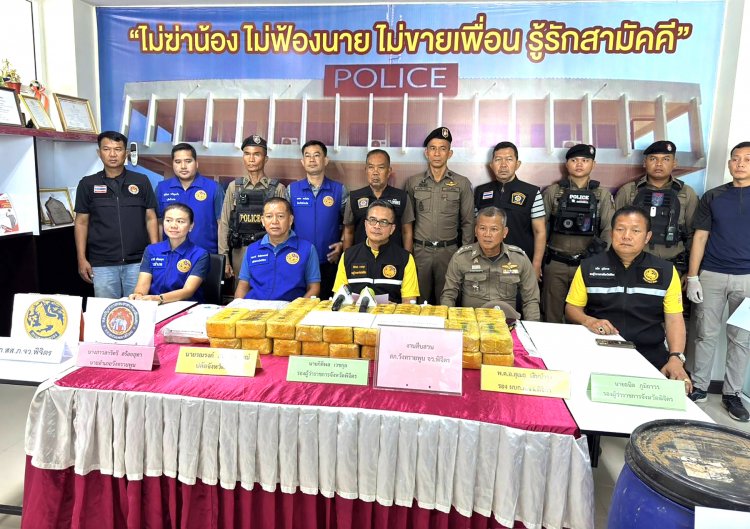 ตามล่าหาเจ้าของ !รองผู้ว่าฯพิจิตร-ตำรวจตรวจยึดยาบ้า4แสนเม็ดใส่ถังฝังดินกลางทุ่งริมคลอง