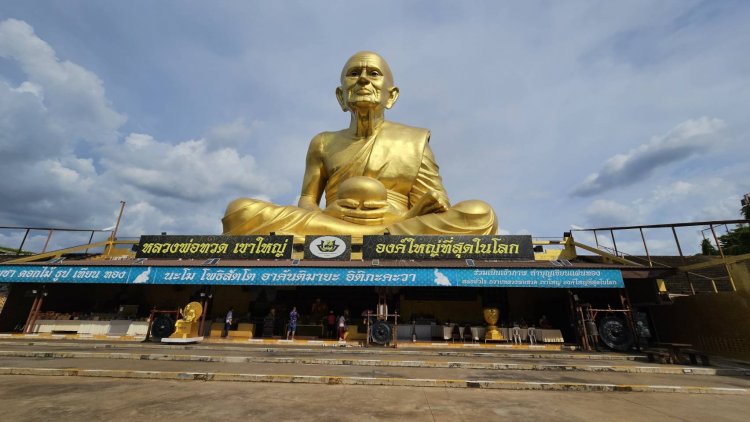 เที่ยวหน้าฝน!!! เสริมสิริมงคลชีวิต แวะนมัสการ “หลวงพ่อทวด” องค์ใหญ่สุดในโลก“เขาใหญ่”