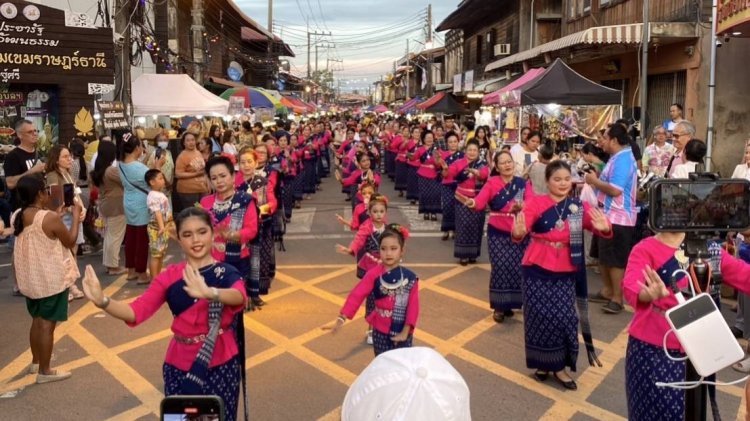 แวะชมตะวันตกดินริมโขง แวะถิ่น “เขมราฐ” ชมถนนสายวัฒนธรรมของดีเมืองอุบล