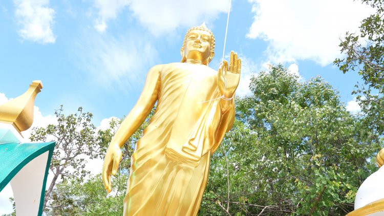 “หงส์ไทย” ประดิษฐานพระพุทธรูปปางลีลาประทานพร ณ บจก.หงส์ไทย สาขาสกลนคร เสริมสิริมงคลสู่ธุรกิจสมุนไพรไทย