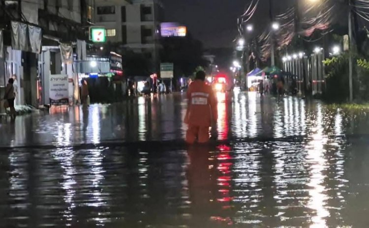 ฝนถล่มอุดรธานีท่วมฉับพลัน ช็อคไฟดูดชาวบ้านดับ 2 ราย