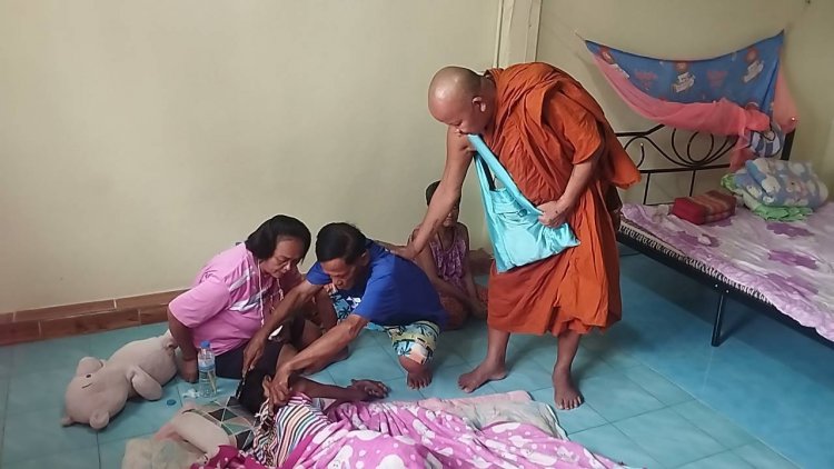 แม่เชื่อลูกถูกผีตายโหงเข้าสิงกัดกินร่างกาย ซูบผม  มีกลิ่นเหม็น