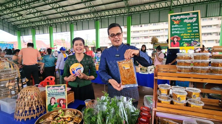 รองผู้ว่าฯพิจิตรจับมือเกษตรฯจัดมหกรรมช่วยขายพืชผักผลไม้แก้ปัญหาสินค้าล้นตลาดราคาตกต่ำ