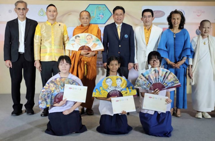 “บวร ๑๐”เฉลิมพระเกียรติพระบาทสมเด็จพระวชิรเกล้าเจ้าอยู่หัวฯ-มอบรางวัลผู้ชนะเลิศประกวดภาพวาดบนพัดจีน