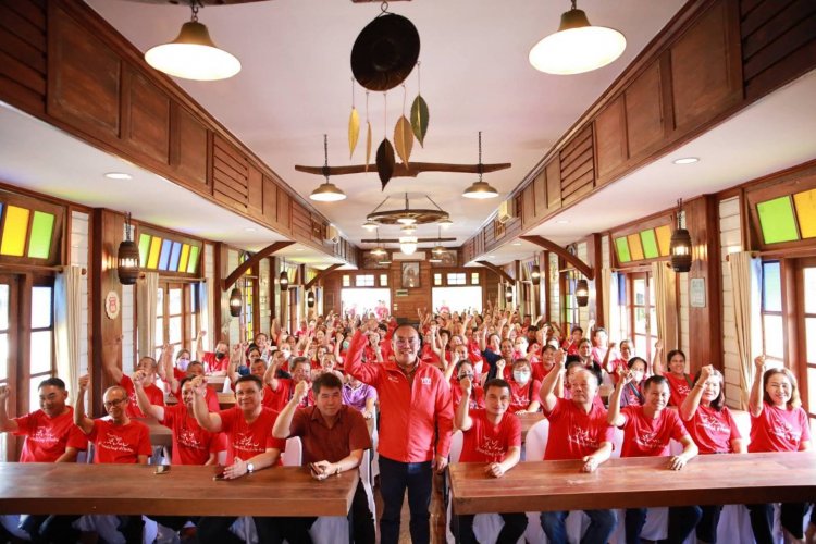 พรรคเพื่อไทยตากประชุมตั้งตัวแทนขับเคลื่อนนโยบาย มุ่งสู่การเตรียมพร้อมเลือกตั้ง