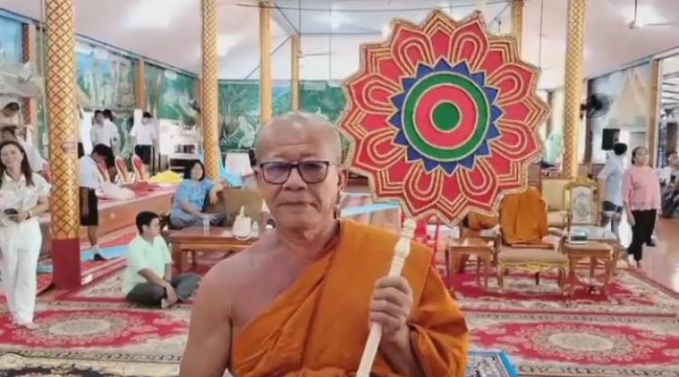 ศิษยานุศิษย์ทั่วสารทิศร่วมแห่สัญญาบัตร พัดยศ "พระครูอุทิตสีลาจาร"รอบหมู่บ้าน-โบสถ์